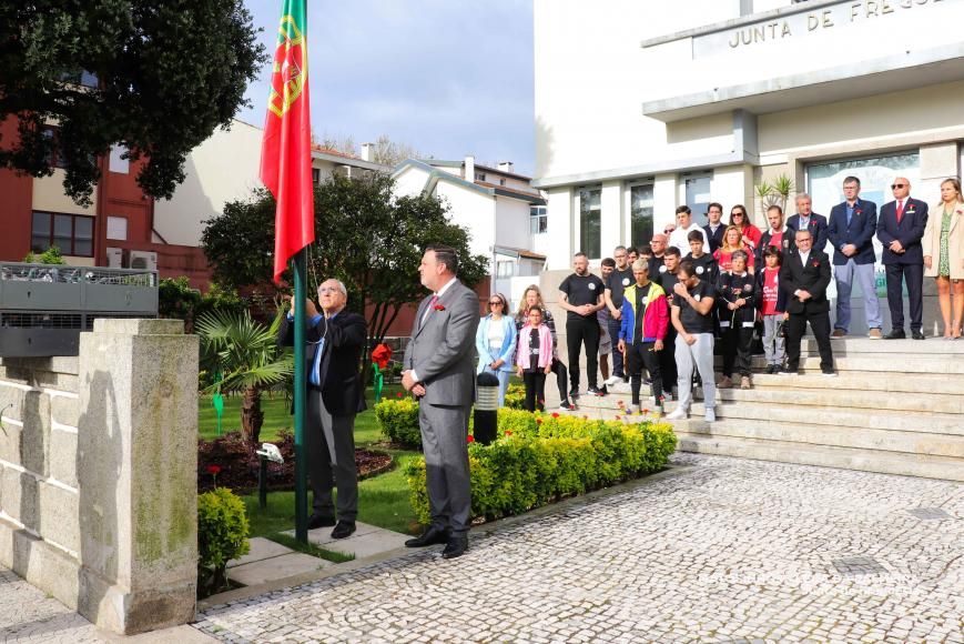 49º aniversario do 25 abril - Hastear de Bandeiras