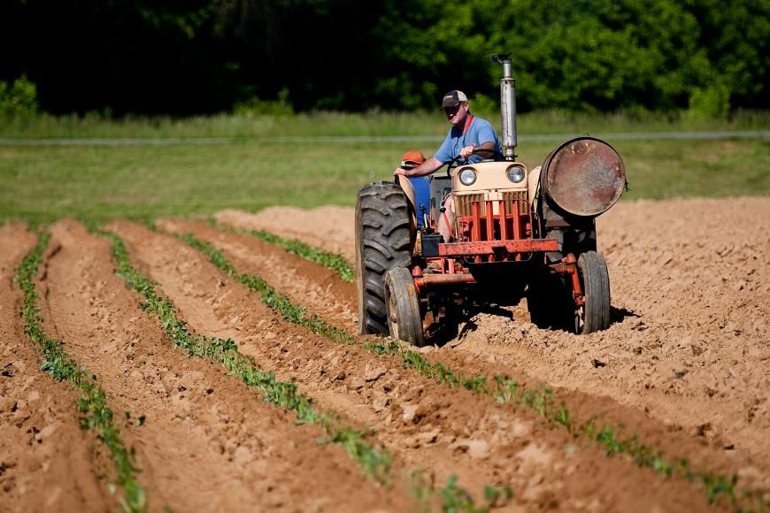 Formacao obrigatoria para condutores de tratores agricolas a partir do mes de agosto